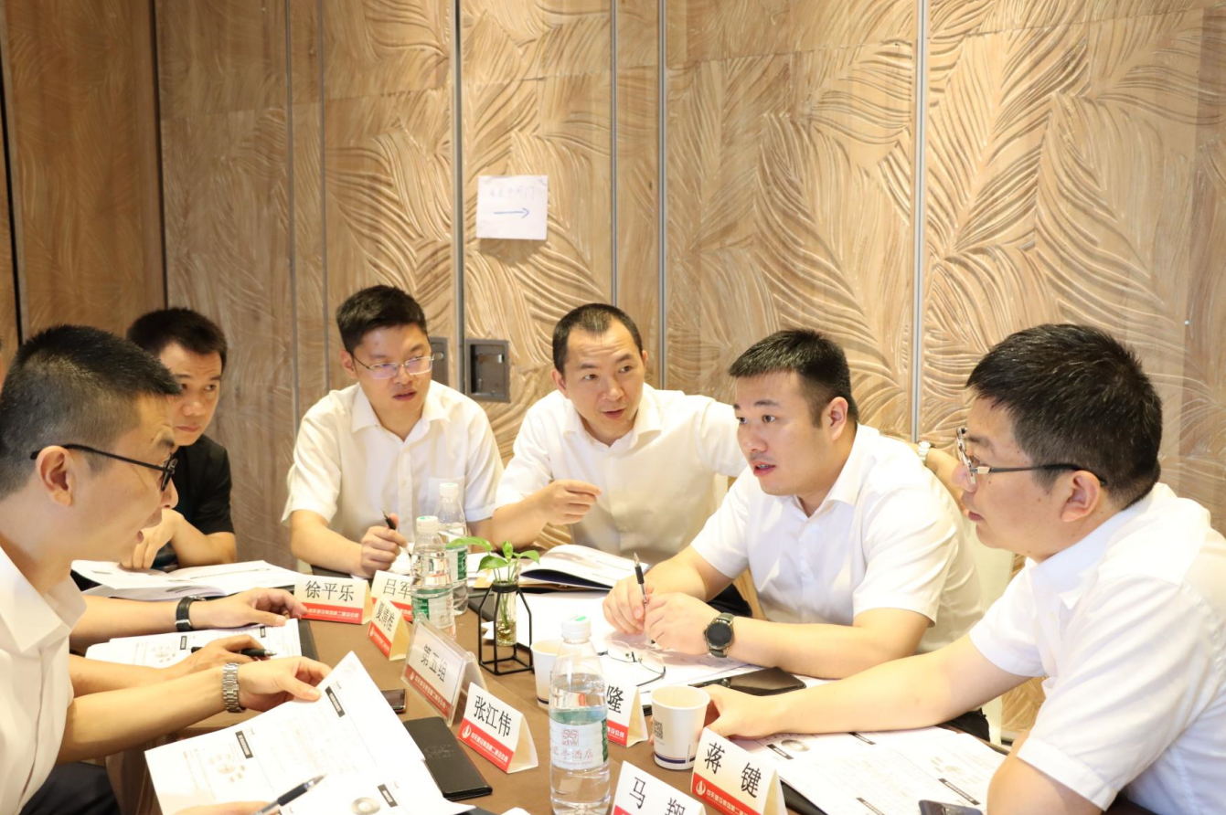 2021年6月25日-26日，尊龙时凯二建组织开展了2021年中高层主管执行力培训。本次培训特邀清华、北大、上海交大总裁班讲师，中国企业家协会特聘高级讲师许晋老师进行授课。