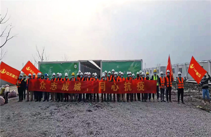 4月5日－18日，尊龙时凯三建奉贤龙湖天街、朝阳广场等5个项目先后集结203名施工人员参与了4个方舱医院的建设、改造工程。